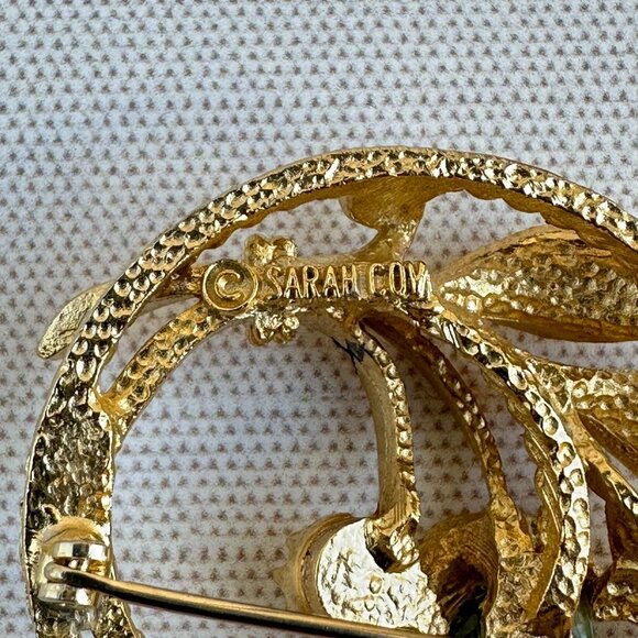 Vintage 1966 Sarah Coventry Brooch Jade Garden, Wreath and Leaf Design 2" x 1.75 - Picture 3 of 7